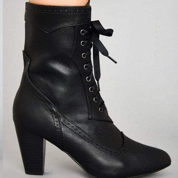 Victorian lices lace up boot size 10 - Picture 4 of 6